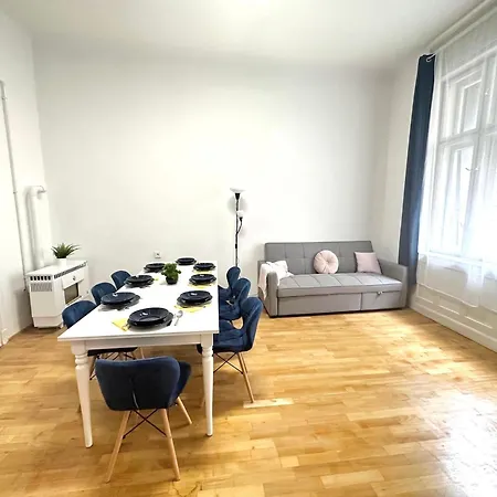 Elegant For 8 Person With Free Parking For 2 Cars Apartment