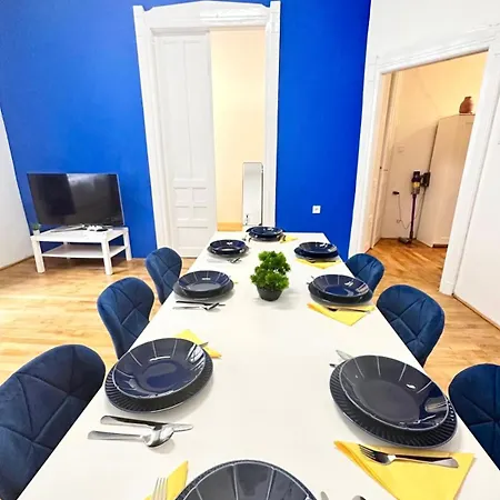 Elegant For 8 Person With Free Parking For 2 Cars Budapest