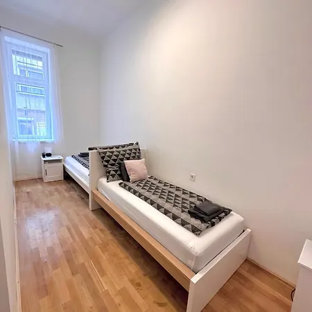 Elegant For 8 Person With Free Parking For 2 Cars Apartment