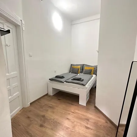 Elegant For 8 Person With Free Parking For 2 Cars Budapest