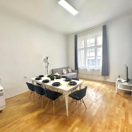 Apartment Elegant For 8 Person With Free Parking For 2 Cars